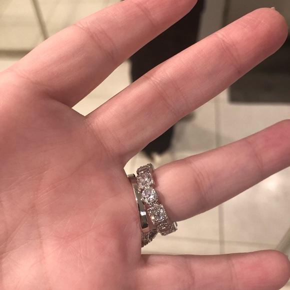 Retired- Swarovski Crystal wedding or anniversary ring set - Picture 5 of 13